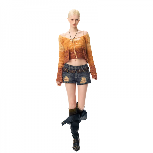 Millennium hot girl in ancient shorts